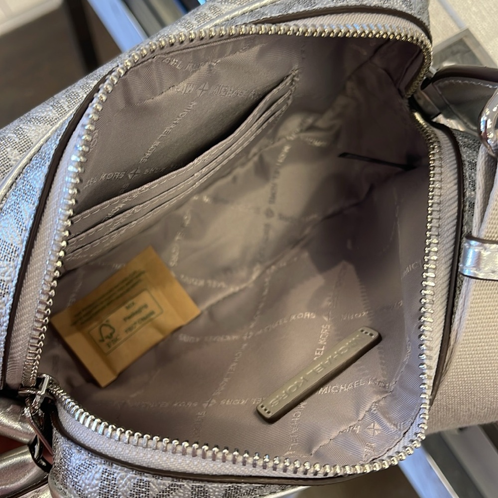 Michael Kors Bradshaw Extra-Sm Metallic Signature Logo Camera Crossbody
Silver - Picture 9 of 16